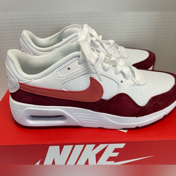 NEW Nike Air Max
SCWomen's Athletic Run
GymTrain Red Shoes FJ3242-100 Size 6 - Picture 1 of 12